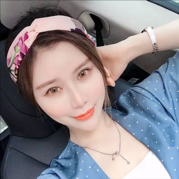 Fashion Floral Headband - Picture 2 of 3